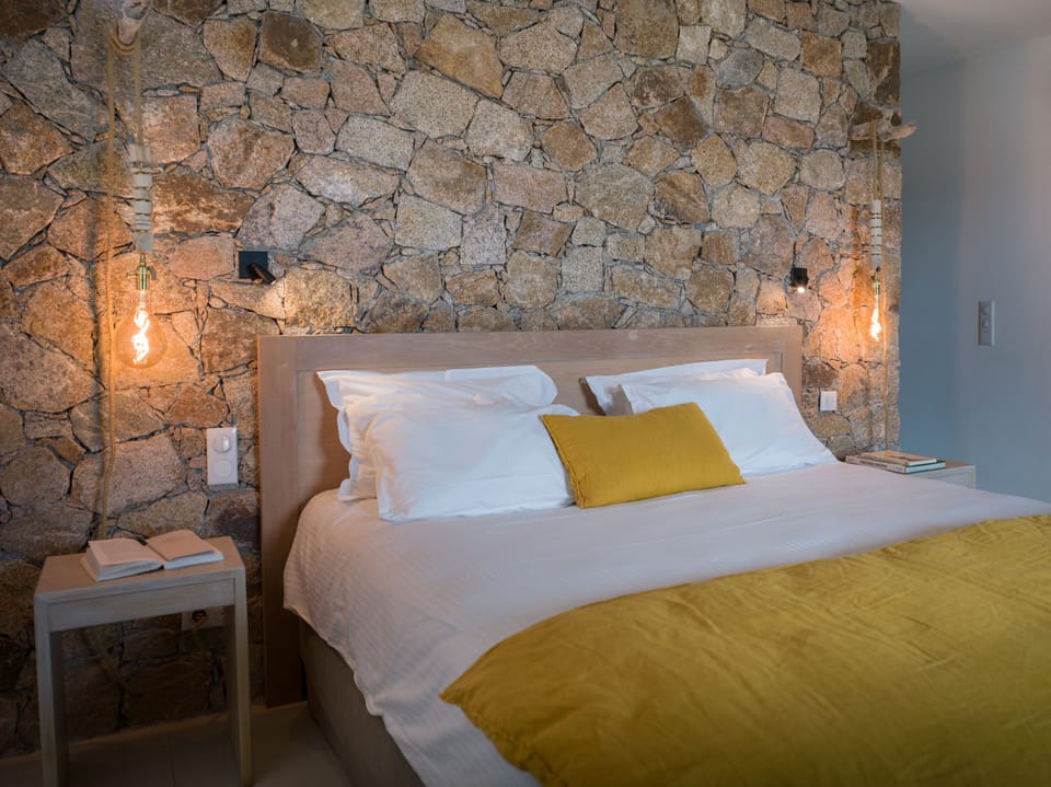 Deluxe Double Room | Minibar, in-room safe, desk, blackout drapes
