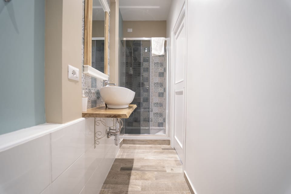 Bathroom shower