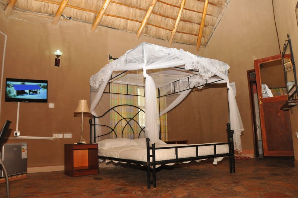 Business Double Room | Desk, rollaway beds, free WiFi, bed sheets