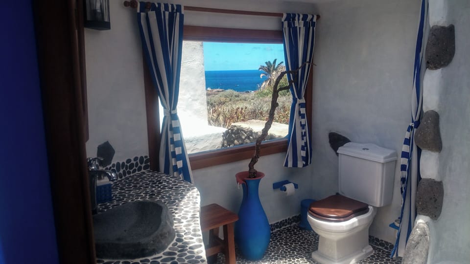 Iron/ironing board, WiFi, wheelchair access