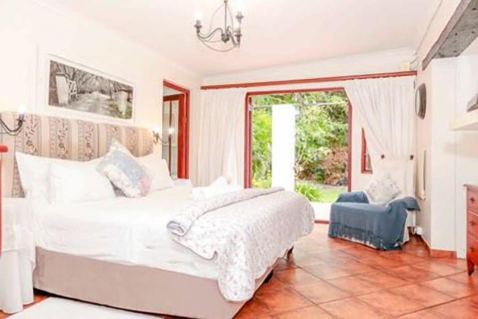 Suite (Rose) | Hypo-allergenic bedding, in-room safe, blackout drapes