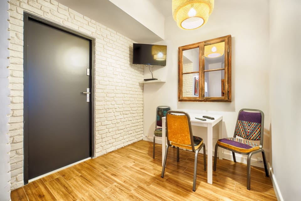 Basic Apartment, 2 Bedrooms, City View (3) | Individually decorated, iron/ironing board, free WiFi, bed sheets