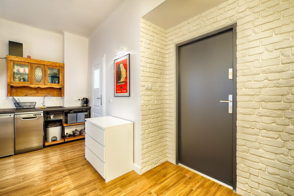 Basic Apartment, 2 Bedrooms, City View (3) | Individually decorated, iron/ironing board, free WiFi, bed sheets