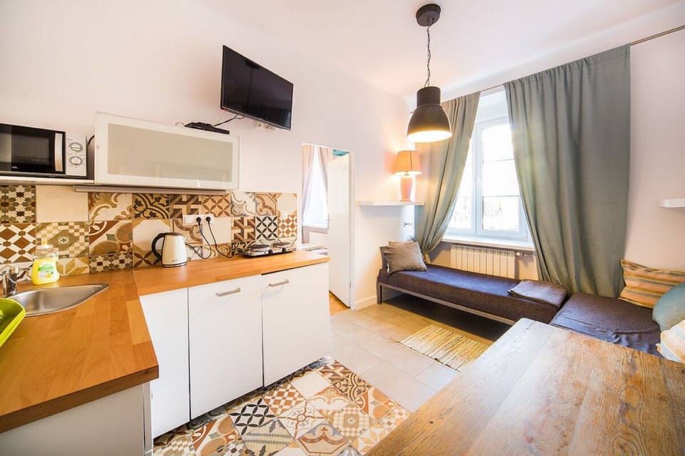 Basic Apartment, 2 Bedrooms, City View (1) | Individually decorated, iron/ironing board, free WiFi, bed sheets