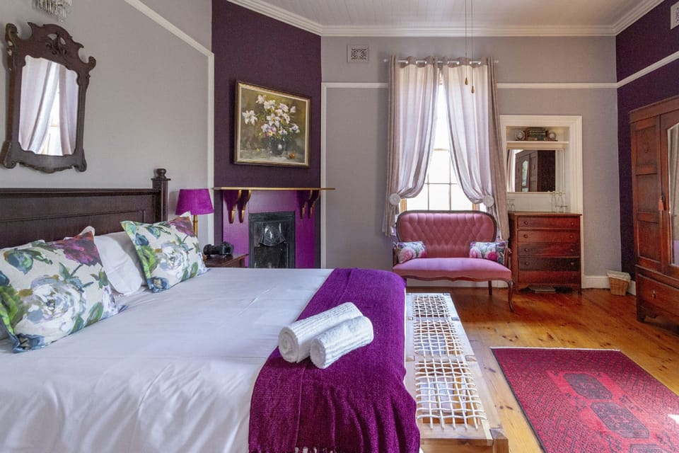 Premium bedding, in-room safe, individually decorated