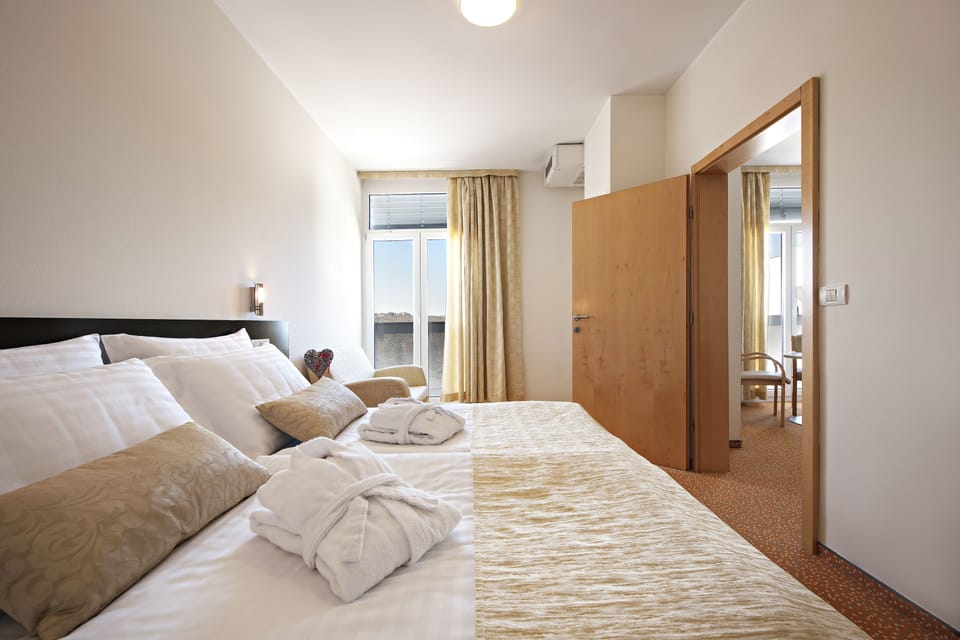 Suite | Minibar, in-room safe, desk, free WiFi