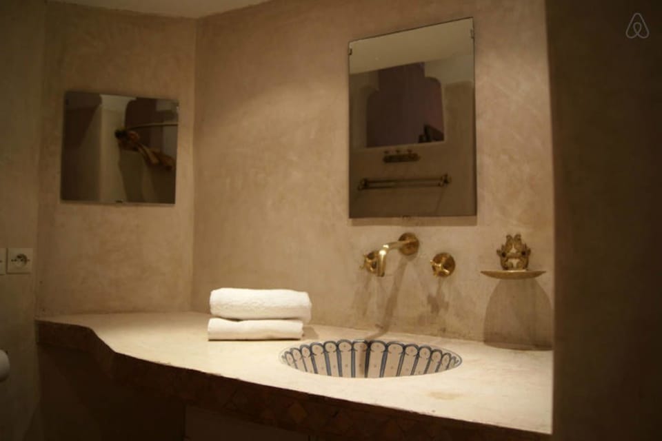 Double Room (Tanger) | Bathroom sink