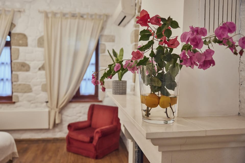 Double Room | In-room safe, iron/ironing board, free cribs/infant beds, rollaway beds