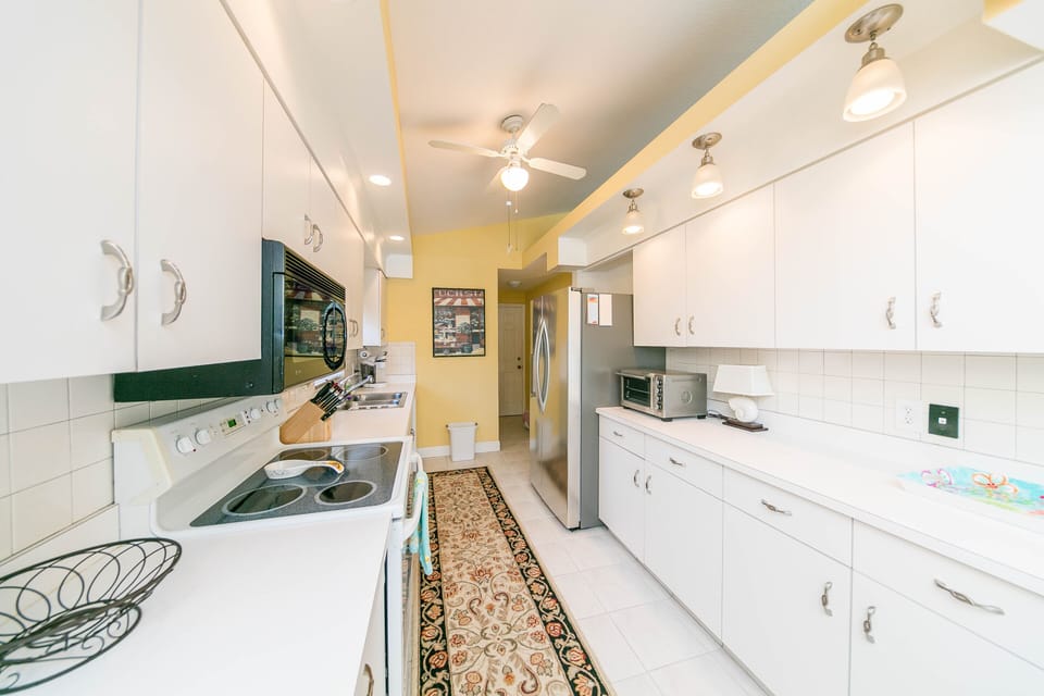 Kitchen-electric stove, microwave, toaster oven, fridge ice maker, Keurig coffee