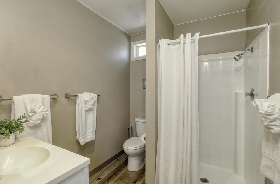 Private bathroom in 2nd bedroom