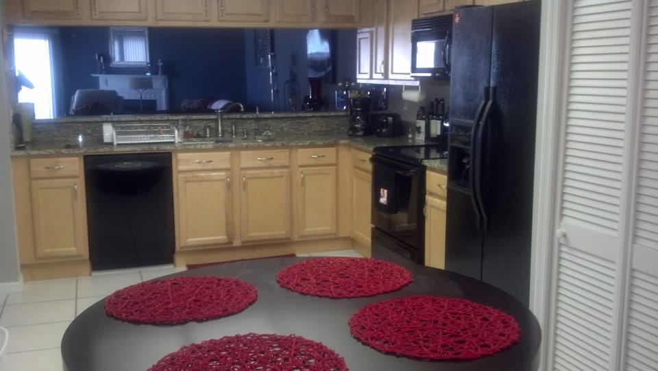 Beautiful Granite upgrade and newer appliances