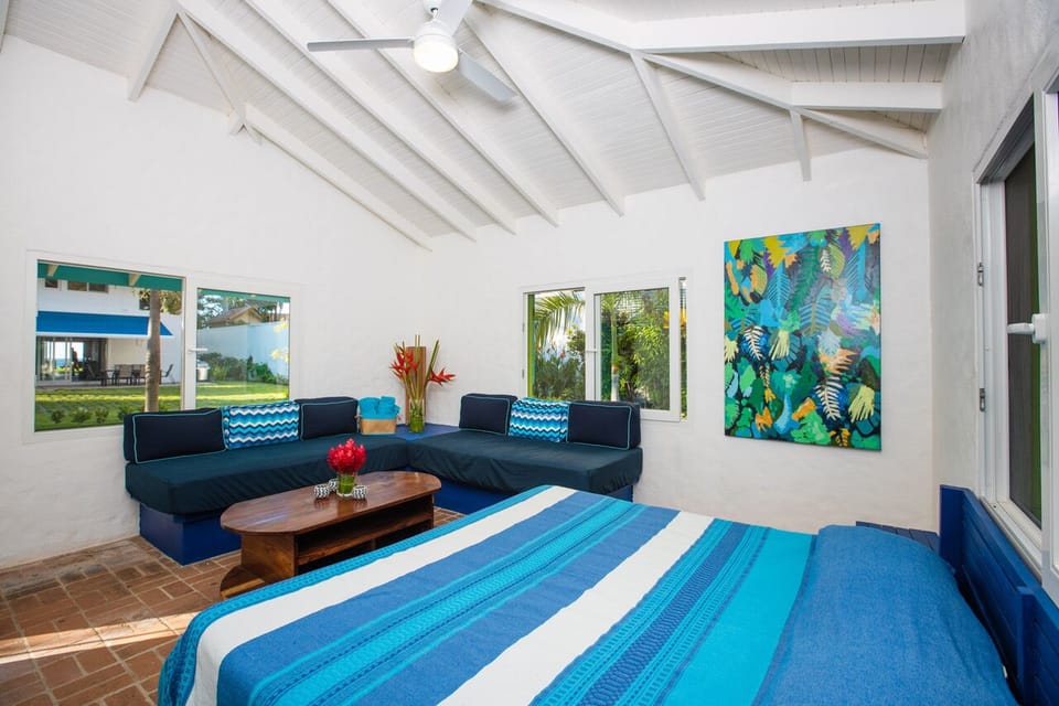 This 5th bedroom also offers 2 days beds, ideal for kids
