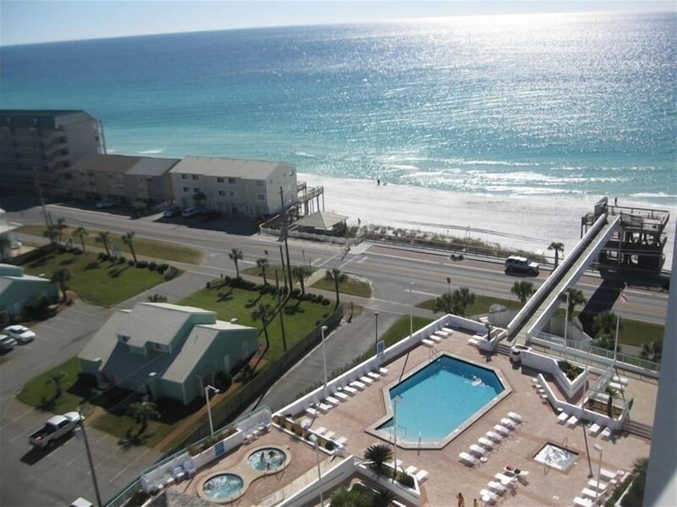 Balcony view of the spacious pool deck and skybridge over to the beach tower.