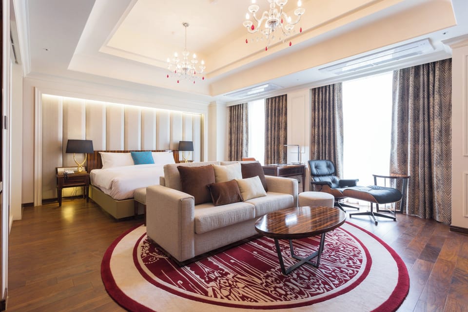 Royal Suite | Down comforters, in-room safe, individually decorated