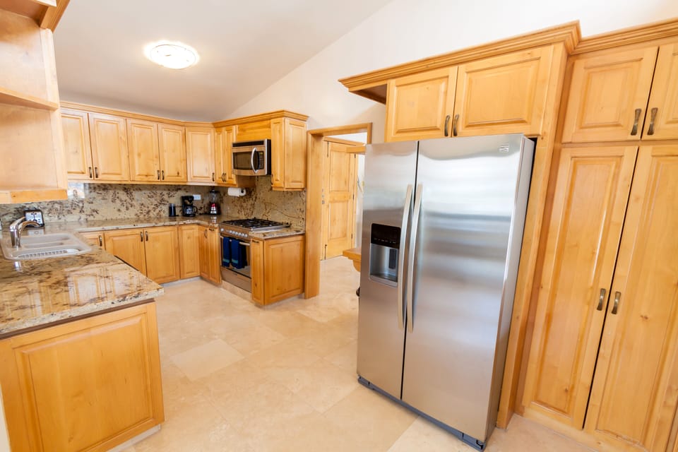 Large kitchen for your breakfast full size frig. coffee maker ,Blender,toaster.