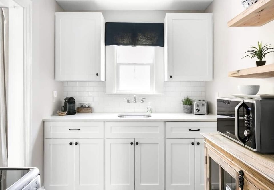 Great space for all your cooking needs. 