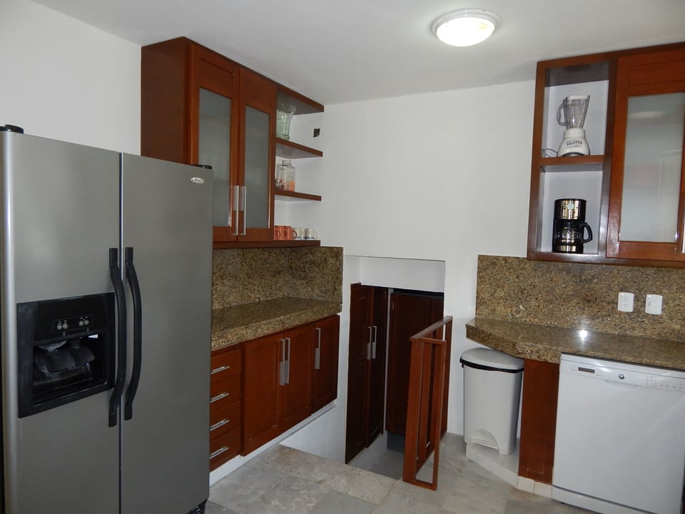Villa6 Large equipped kitchen 