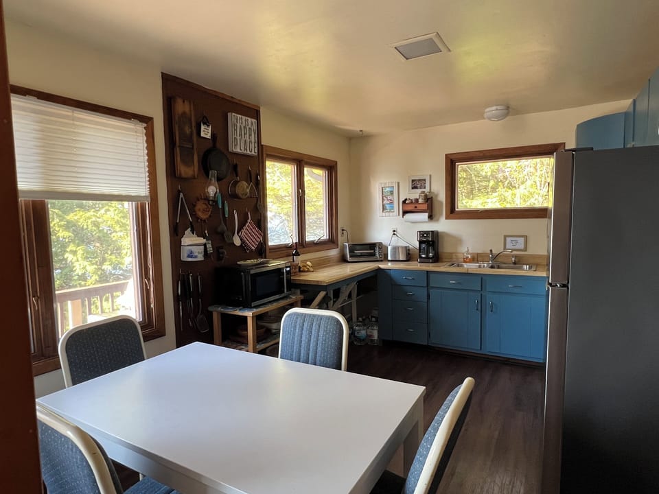 Eat-in kitchen
