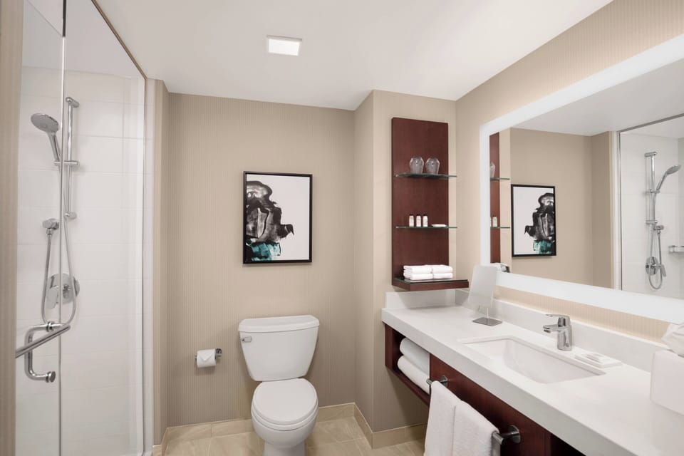 Delta Hotels by Marriott Thunder Bay Hotel in Thunder Bay