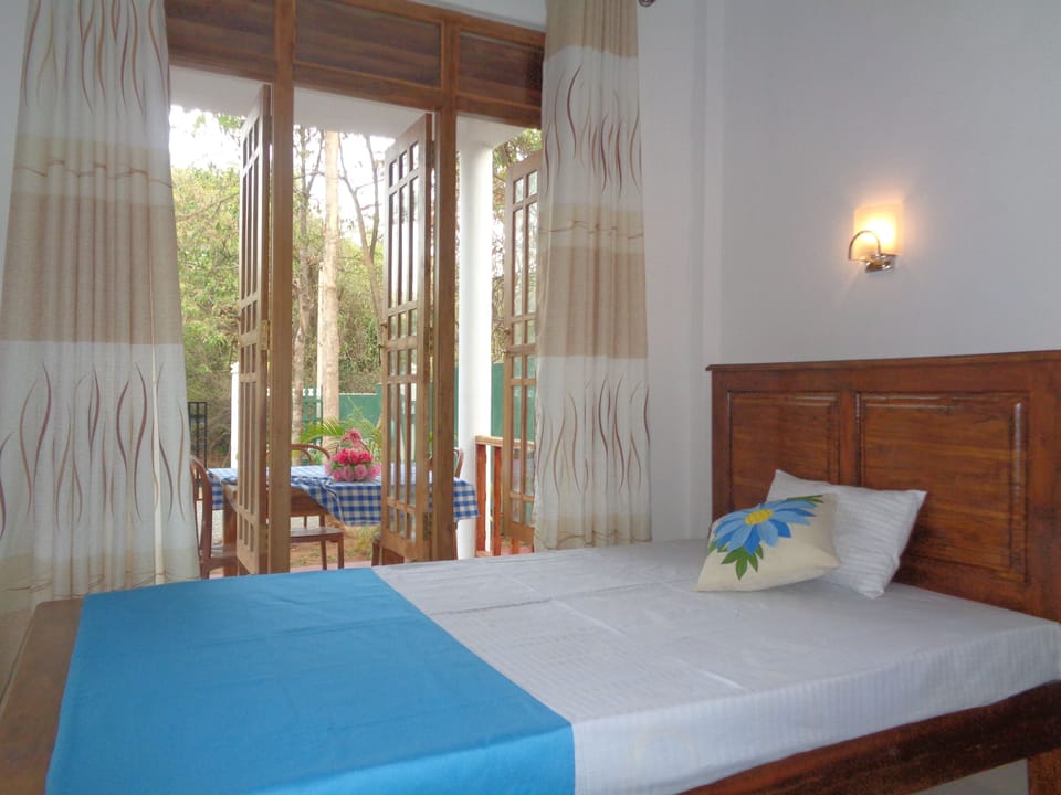 Triple Room with Air-con | Bed sheets