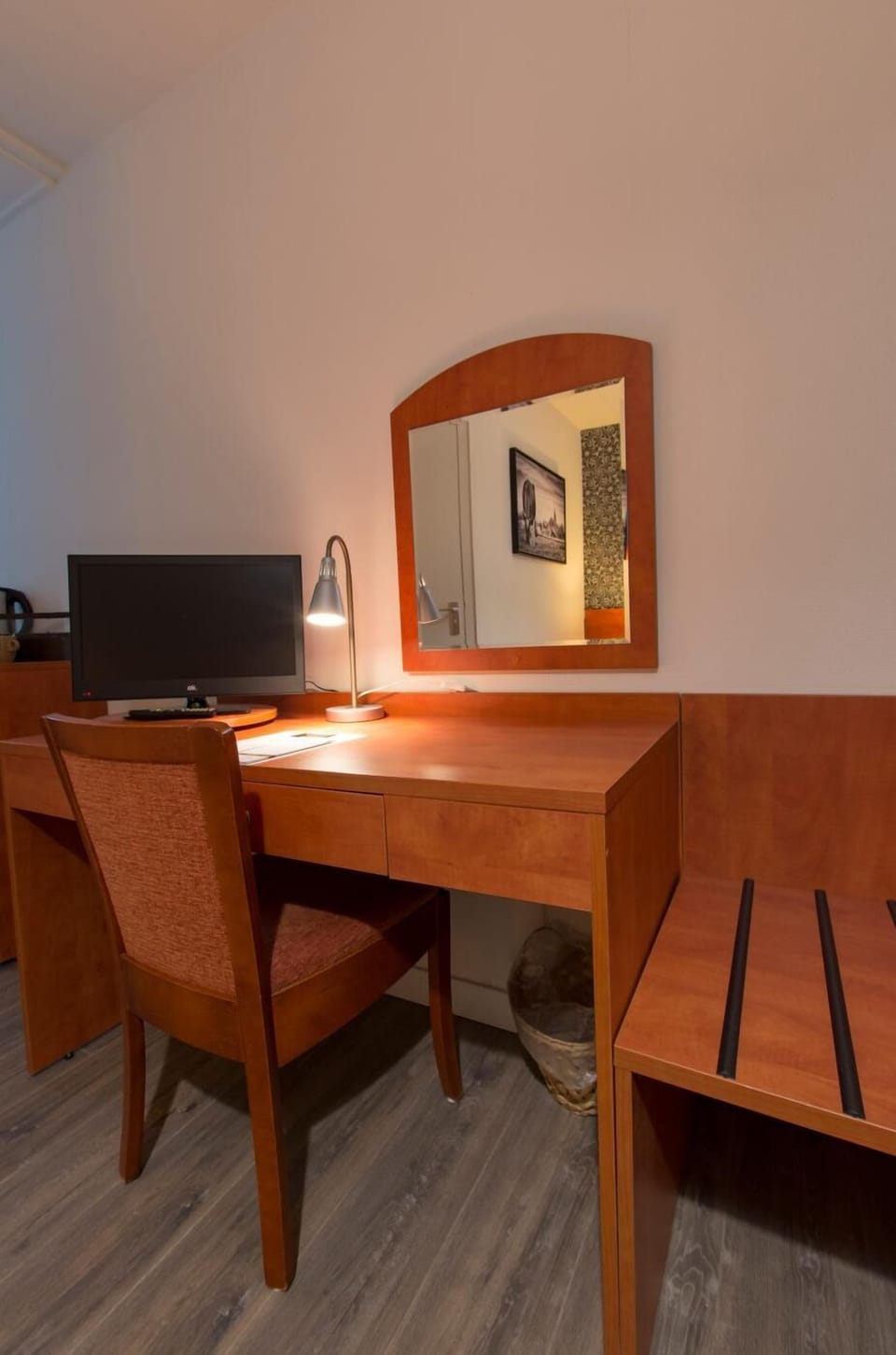 Premium bedding, desk, blackout drapes, free WiFi