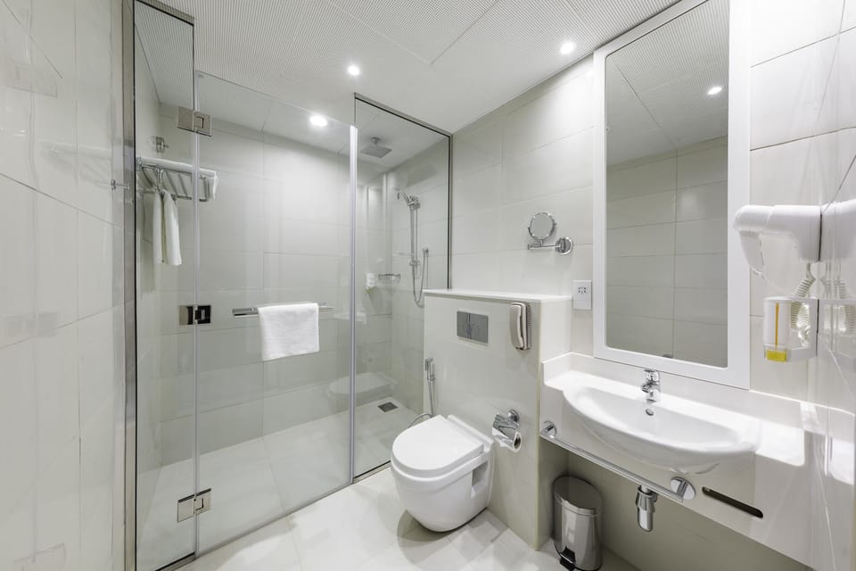 Rainfall showerhead, free toiletries, hair dryer, bidet