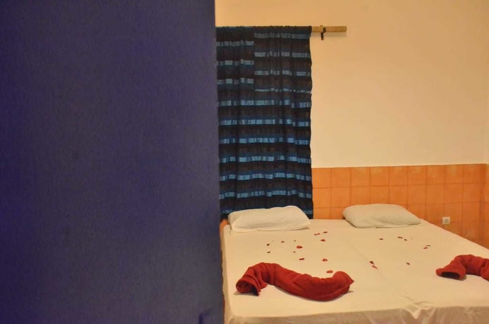 Room, Shared Bathroom | In-room safe, blackout drapes, iron/ironing board, free WiFi