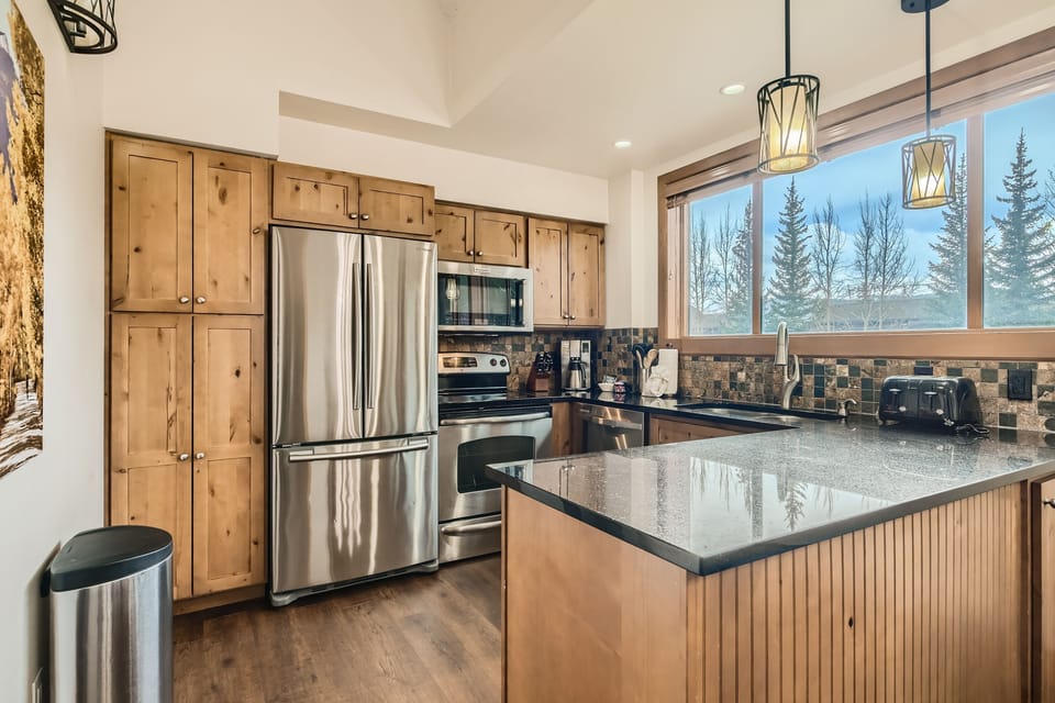 Condo, 3 Bedrooms | Private kitchen | Fridge, microwave, oven, dishwasher