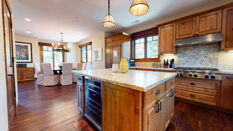 Condo, 5 Bedrooms | Private kitchen | Fridge, oven, coffee/tea maker, toaster