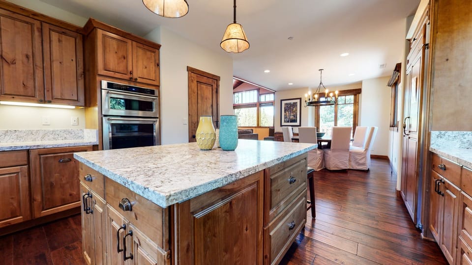 Condo, 5 Bedrooms | Private kitchen | Fridge, oven, coffee/tea maker, toaster