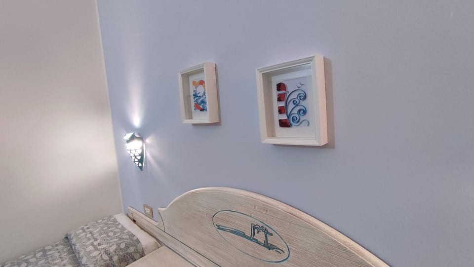 Comfort Double Room | Minibar, in-room safe, individually decorated, individually furnished