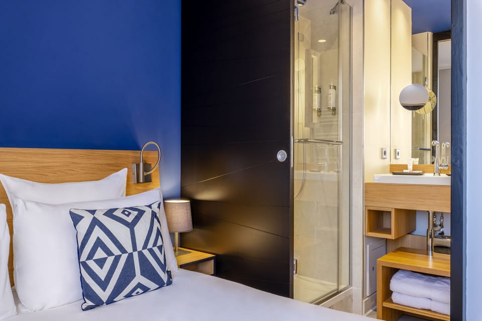 Chambre Confort Simple | Premium bedding, minibar, in-room safe, desk