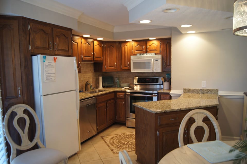 Condo, 3 Bedrooms | Private kitchen | Fridge, microwave, oven, dishwasher