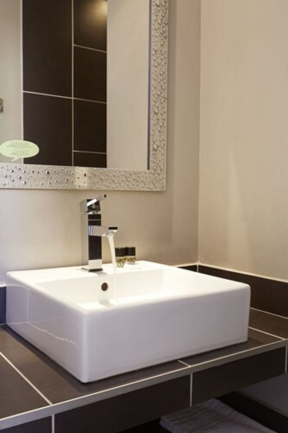 Bathroom sink