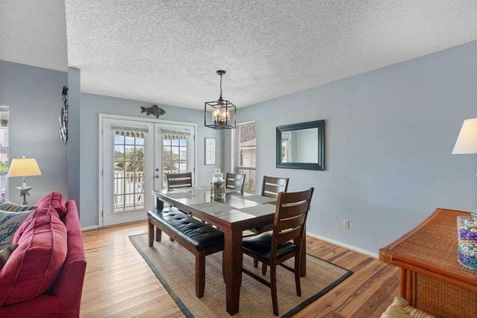 Sunset Daze Dining Table Seats 6