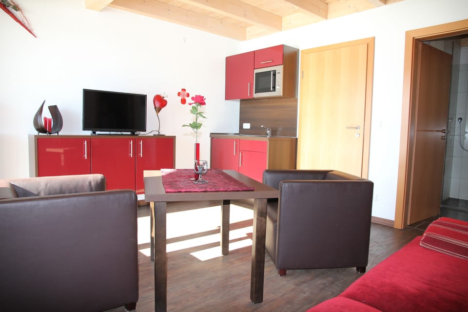 Suite | Living area | 42-inch TV with satellite channels, table tennis