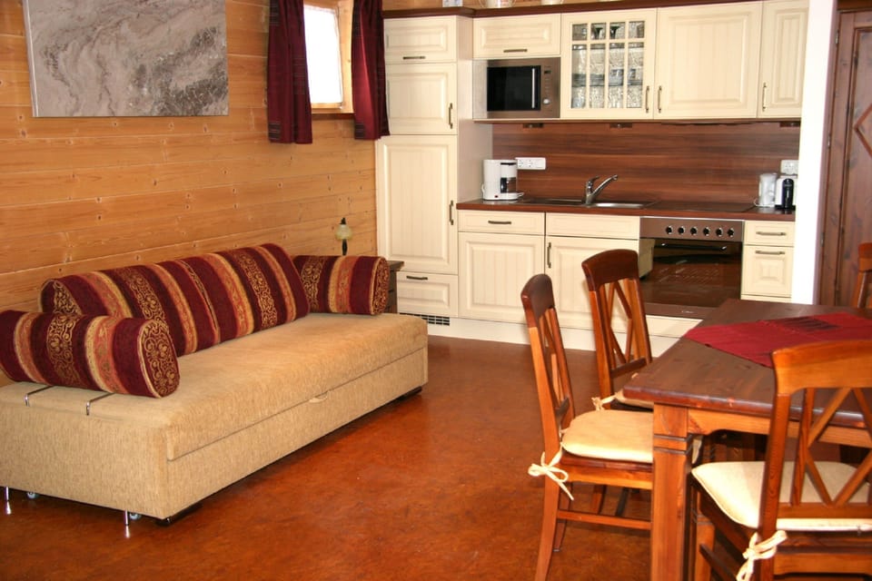 Apartment | Living area | 42-inch TV with satellite channels, table tennis