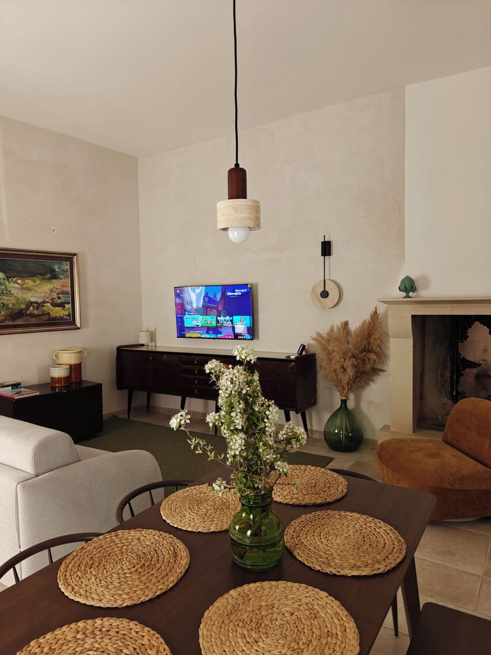 Exclusive Apartment | Living area | Fireplace