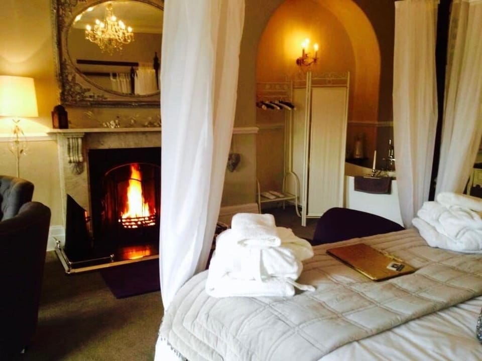 Richmond Suite | Premium bedding, WiFi (free), bed sheets