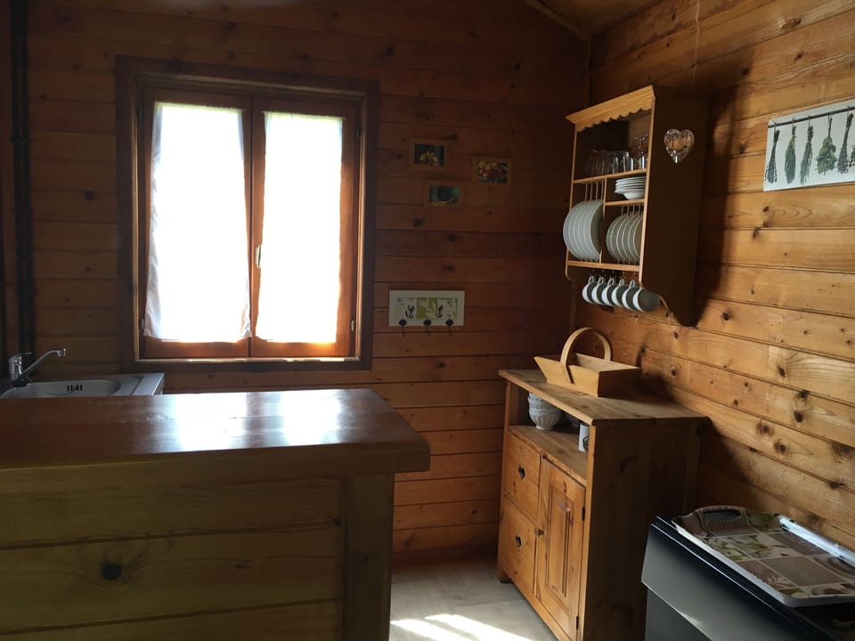 Chalet, 2 Bedrooms | Private kitchen | Fridge, microwave, stovetop, coffee/tea maker