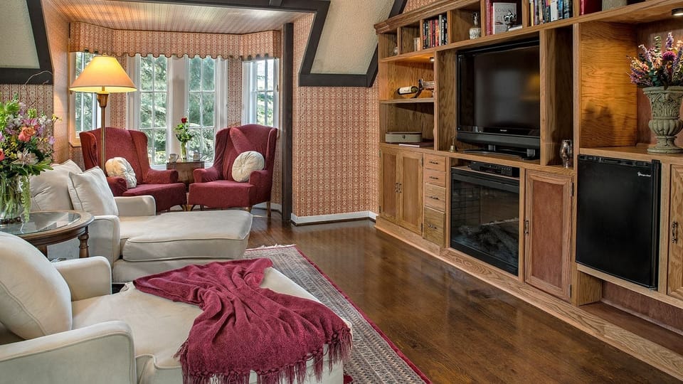 Suite (Candlelight) | 1 bedroom, premium bedding, pillowtop beds, soundproofing