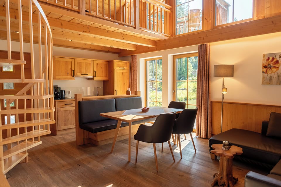 Chalet, 2 Schlafzimmer, Whirlpool, Sauna (Seeblick-Chalet) | Private kitchen | Full-size fridge, oven, stovetop, dishwasher