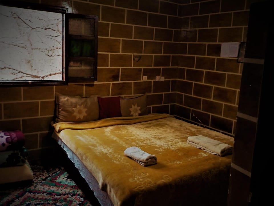 Desk, blackout drapes, iron/ironing board, free WiFi