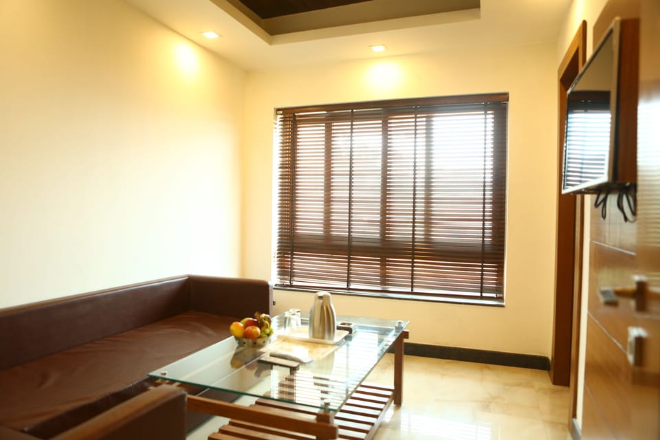 Club Suite, 1 King Bed, Smoking, Mountain View | Down comforters, soundproofing, iron/ironing board, rollaway beds