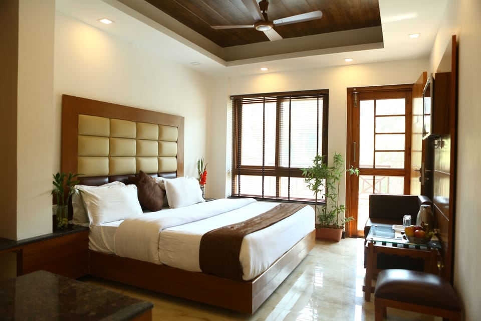 Superior Double Room, 1 King Bed | Down comforters, soundproofing, iron/ironing board, rollaway beds