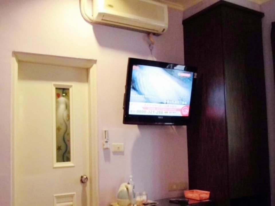 Desk, blackout drapes, free WiFi, bed sheets