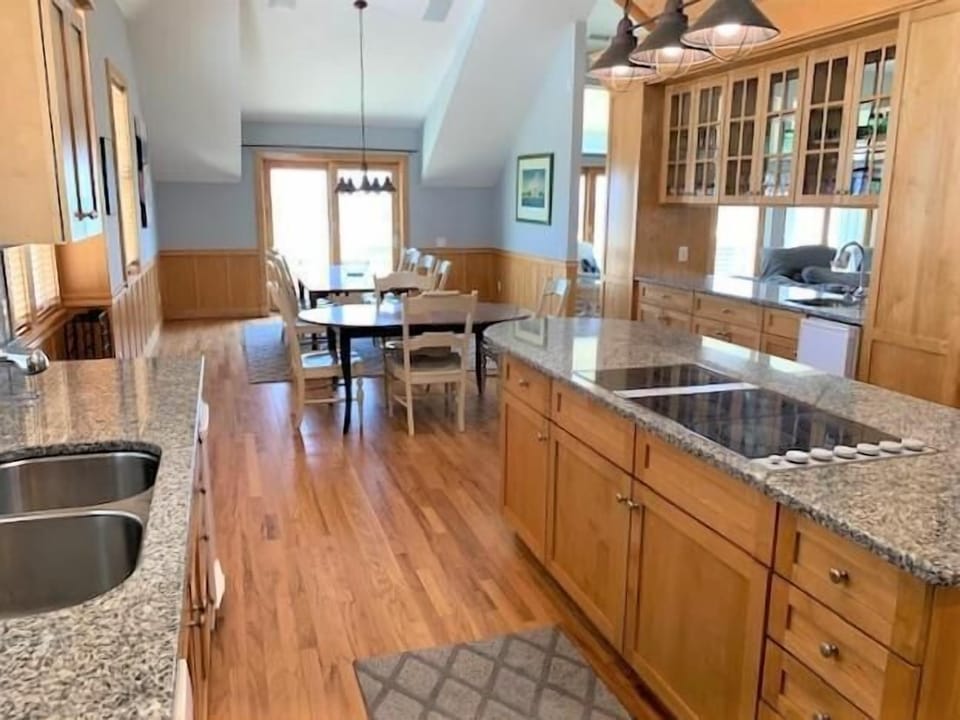 Kitchen and Dining 
