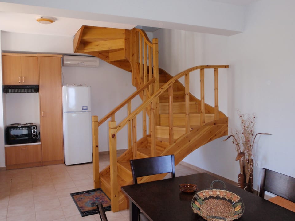 Family Duplex | Private kitchenette | Fridge, oven, stovetop, coffee/tea maker