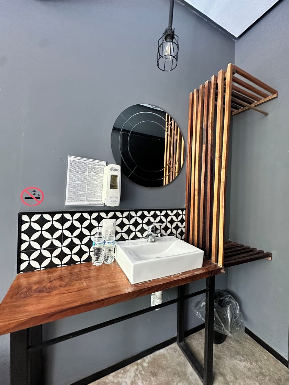 Shower, rainfall showerhead, free toiletries, hair dryer