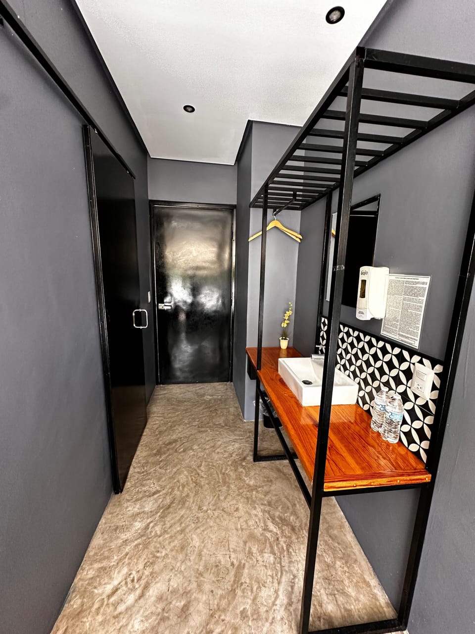 Design Room | Bathroom | Shower, rainfall showerhead, free toiletries, hair dryer